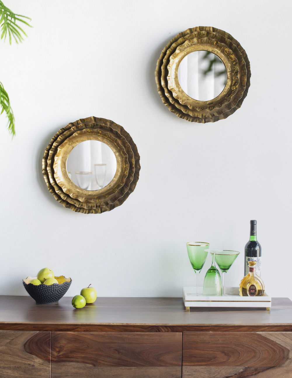 Round Wall Mirror with Metal Frame and Layered Flower Design - Gold, photo 3 of 8