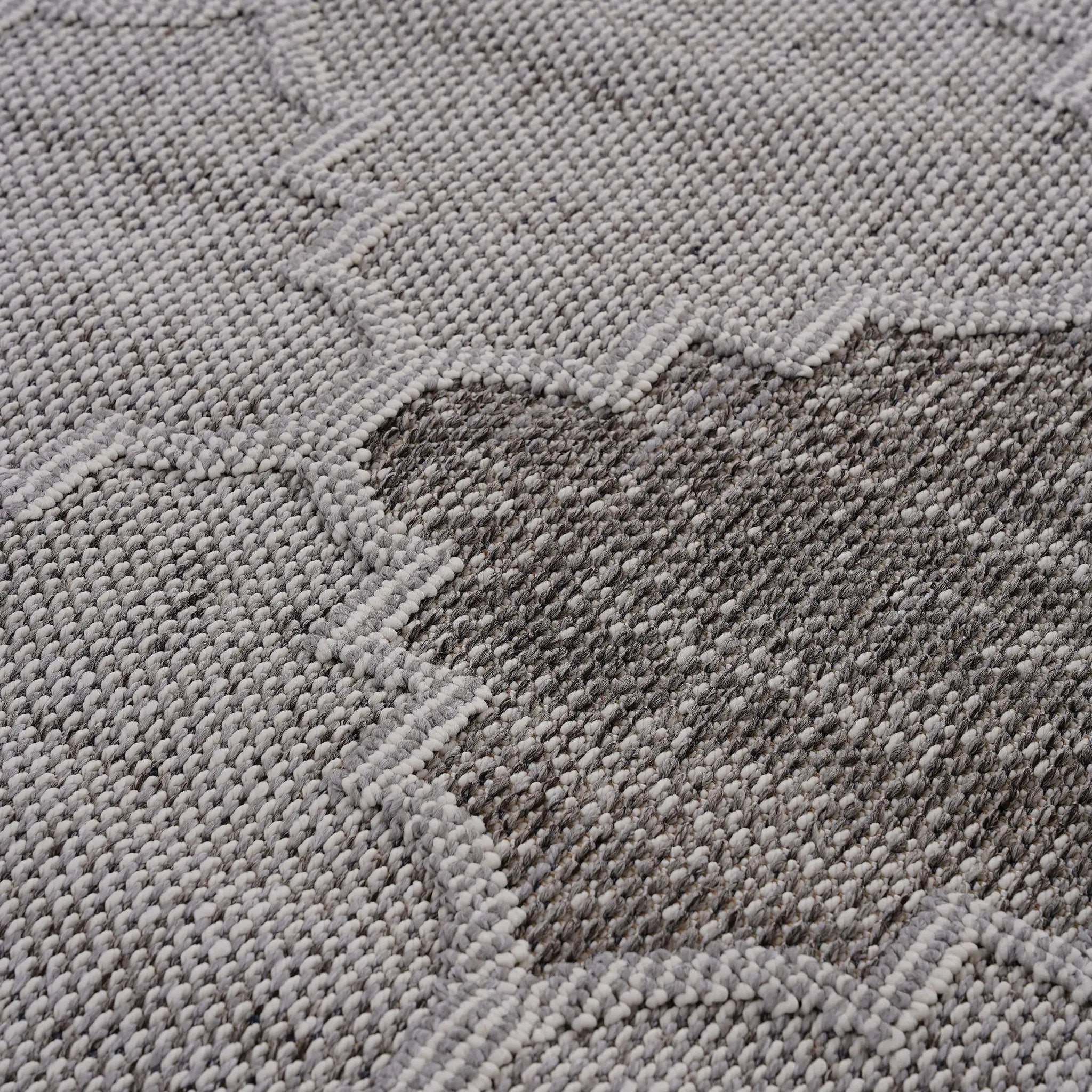 Guros Collection 6.7X9 Area Rug by HouseOfZazla