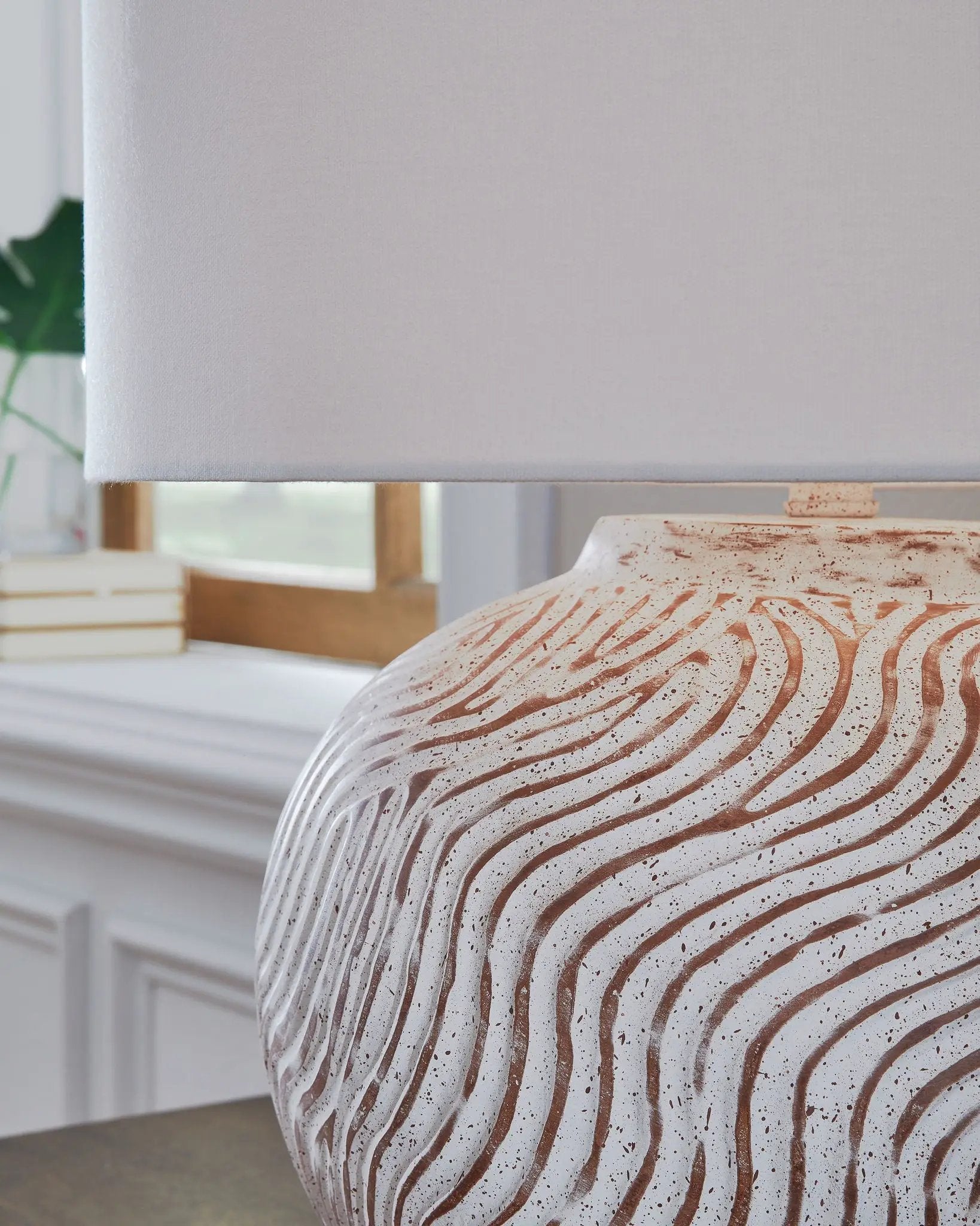 Vien - Terracotta Table Lamp - Distressed White by Unique Piece Furniture
