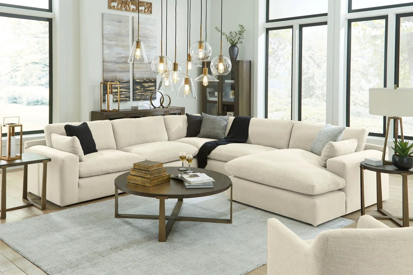 Elyza - Sectional by Unique Piece Furniture