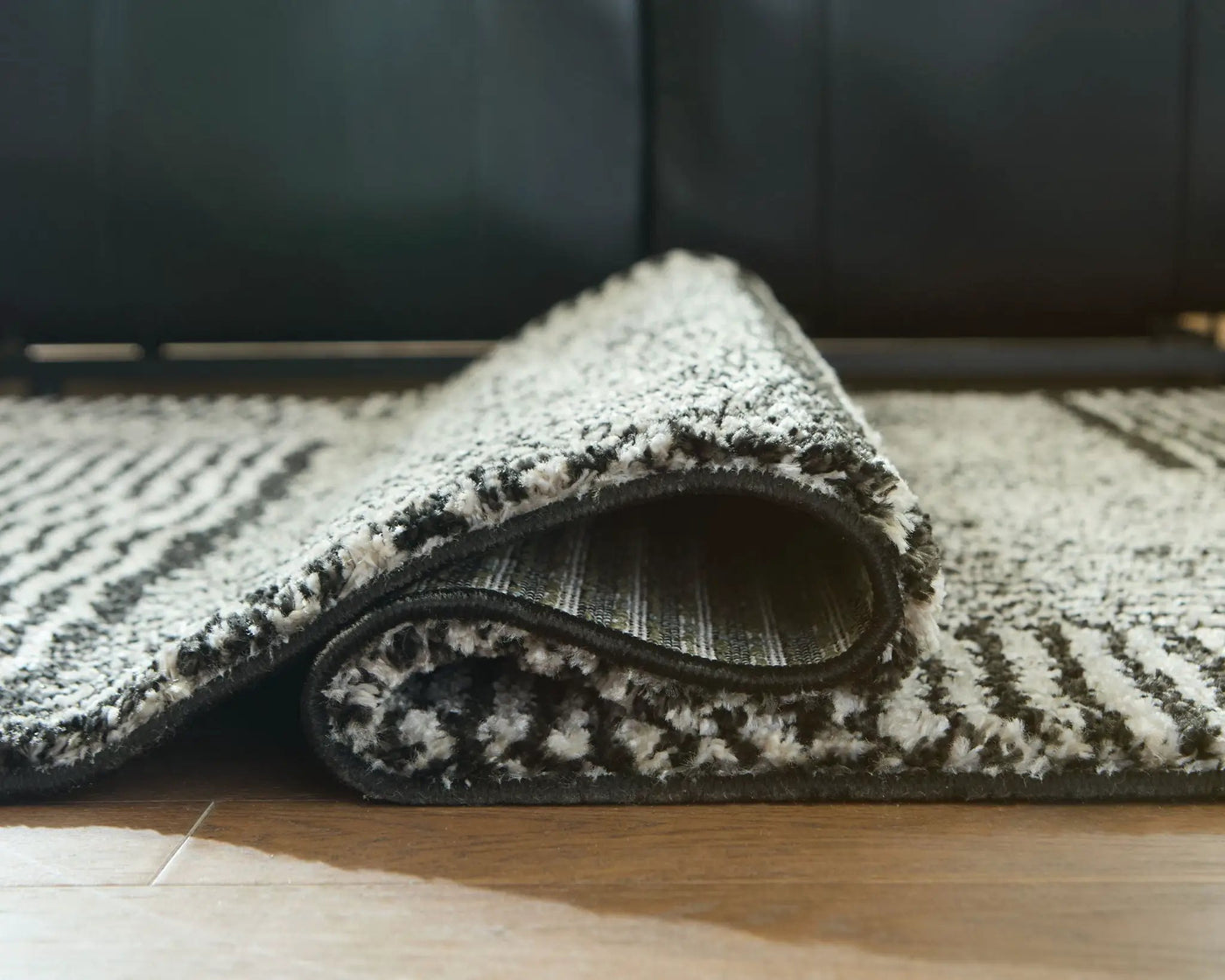 Kurtmen - Rug by Unique Piece Furniture