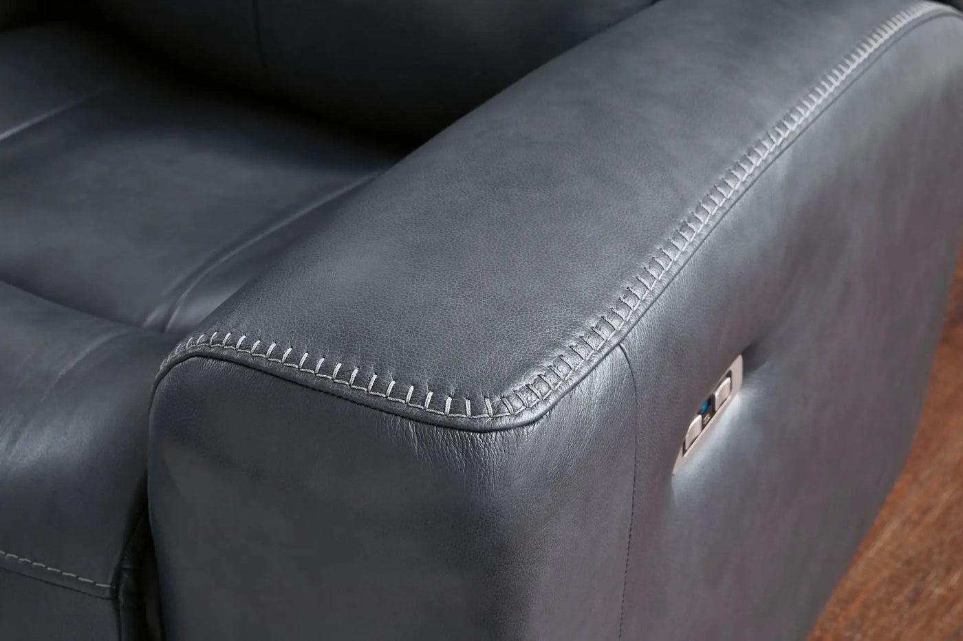 Bexhurst - Power Reclining Loveseat With Console / Adjustable Headrest by Unique Piece Furniture