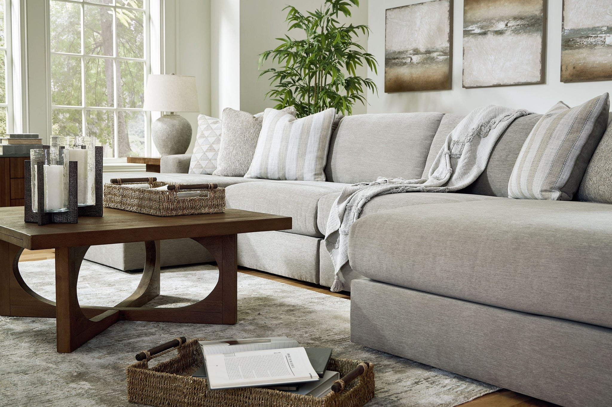 Avaliyah - Sectional by Unique Piece Furniture
