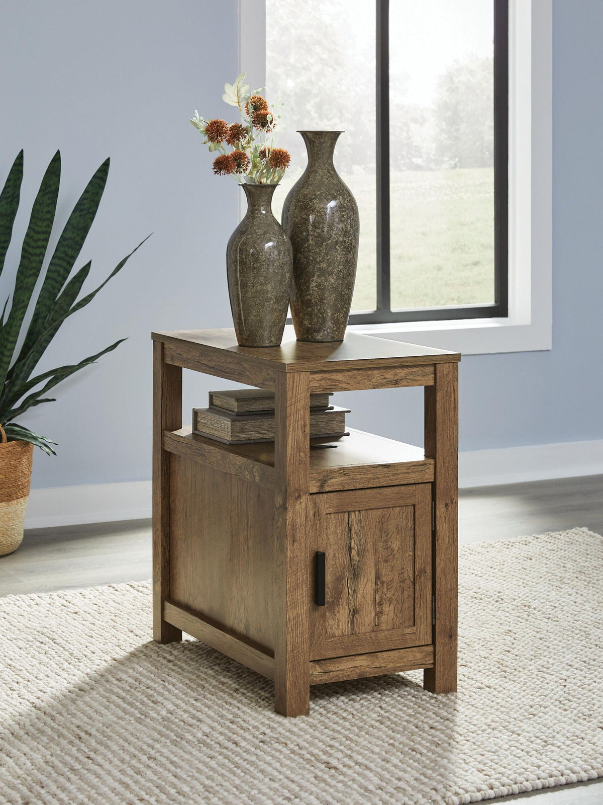 Fendenmore - Chair Side End Table, photo 11 of 21