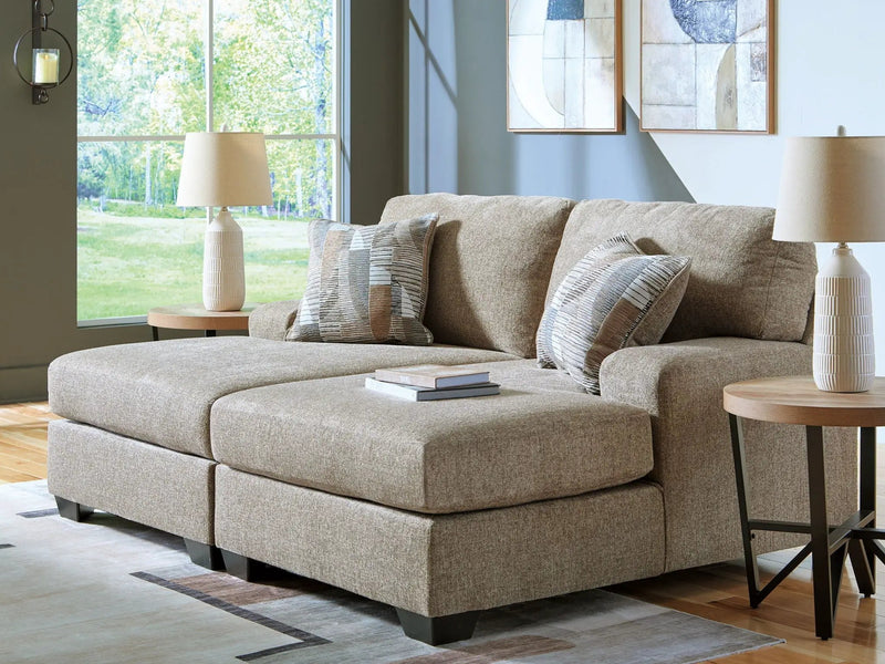 Newellen - Sectional by Unique Piece Furniture