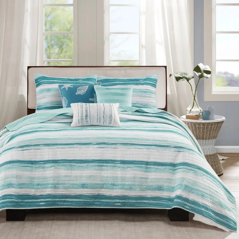 6 Piece Printed Quilt Set with Throw Pillows Aqua Full/Queen by HouseOfZazla