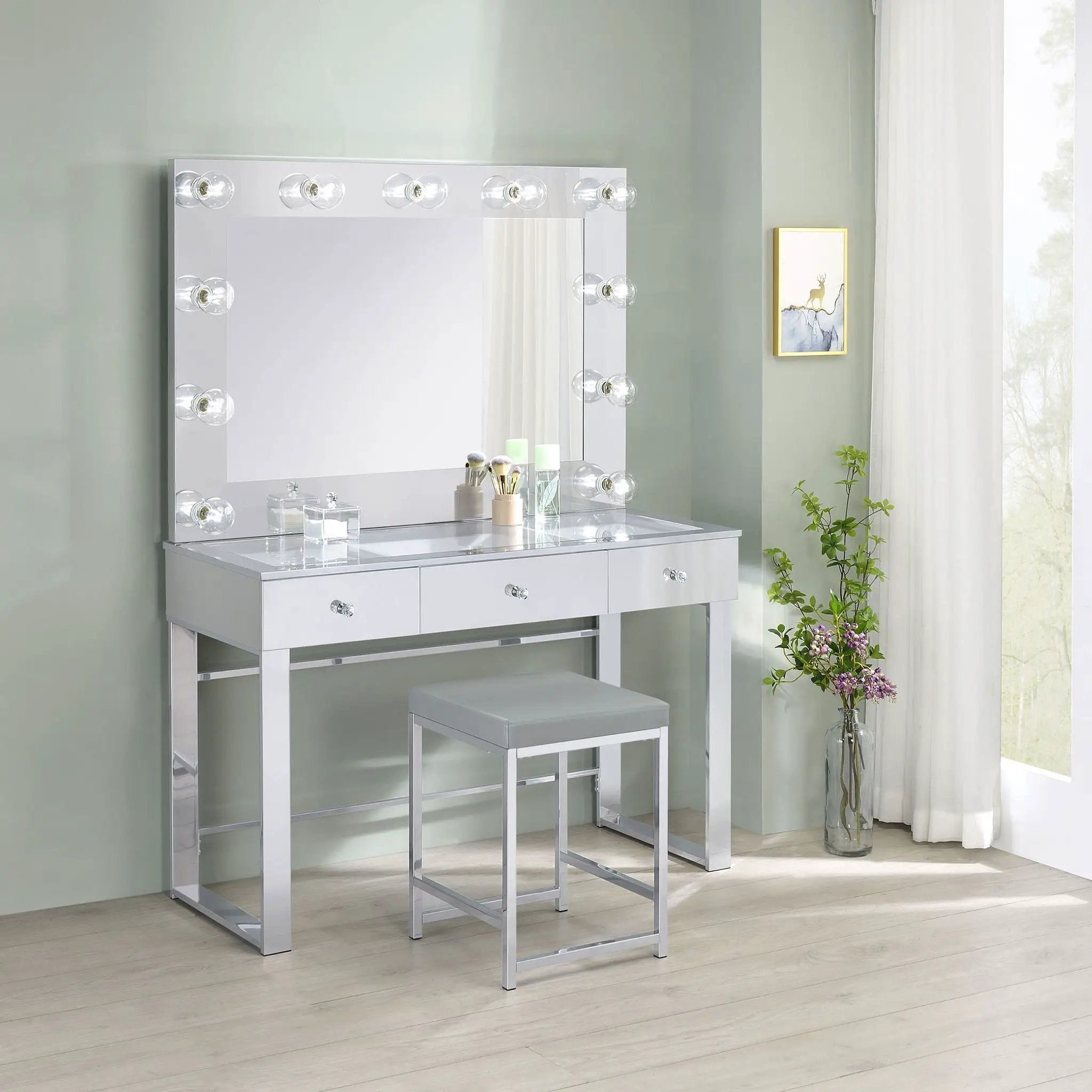Umbridge 3-drawer Vanity Set with Lighting Chrome and White by Unique Piece Furniture