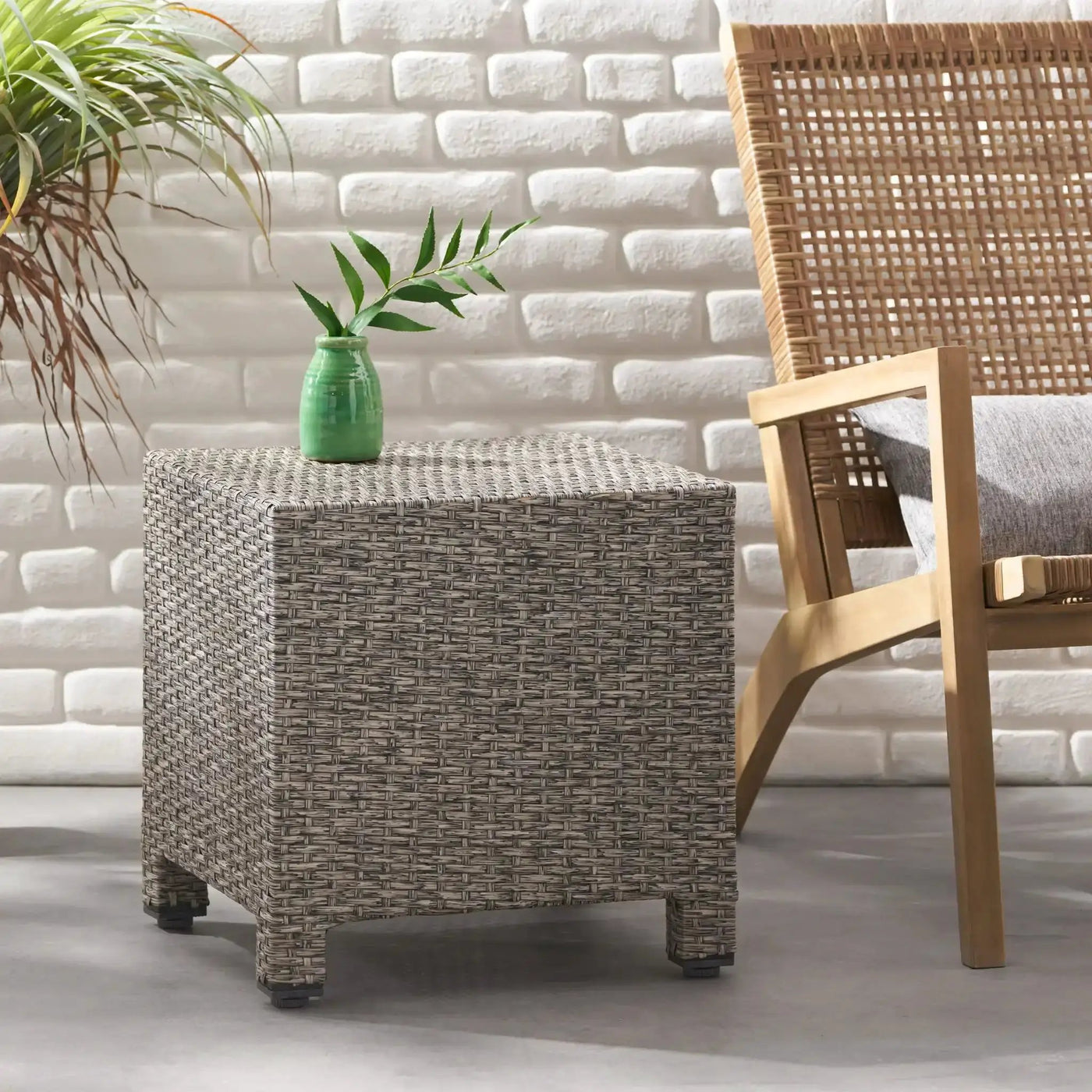 Puerta - Minimalist Style Accent Table by HouseOfZazla