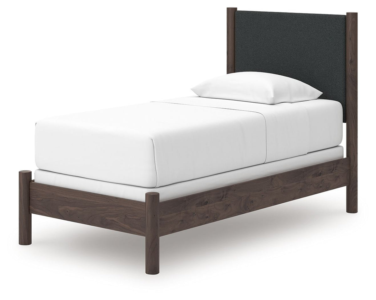 Pamytta - Upholstered Panel Bed, photo 4 of 7