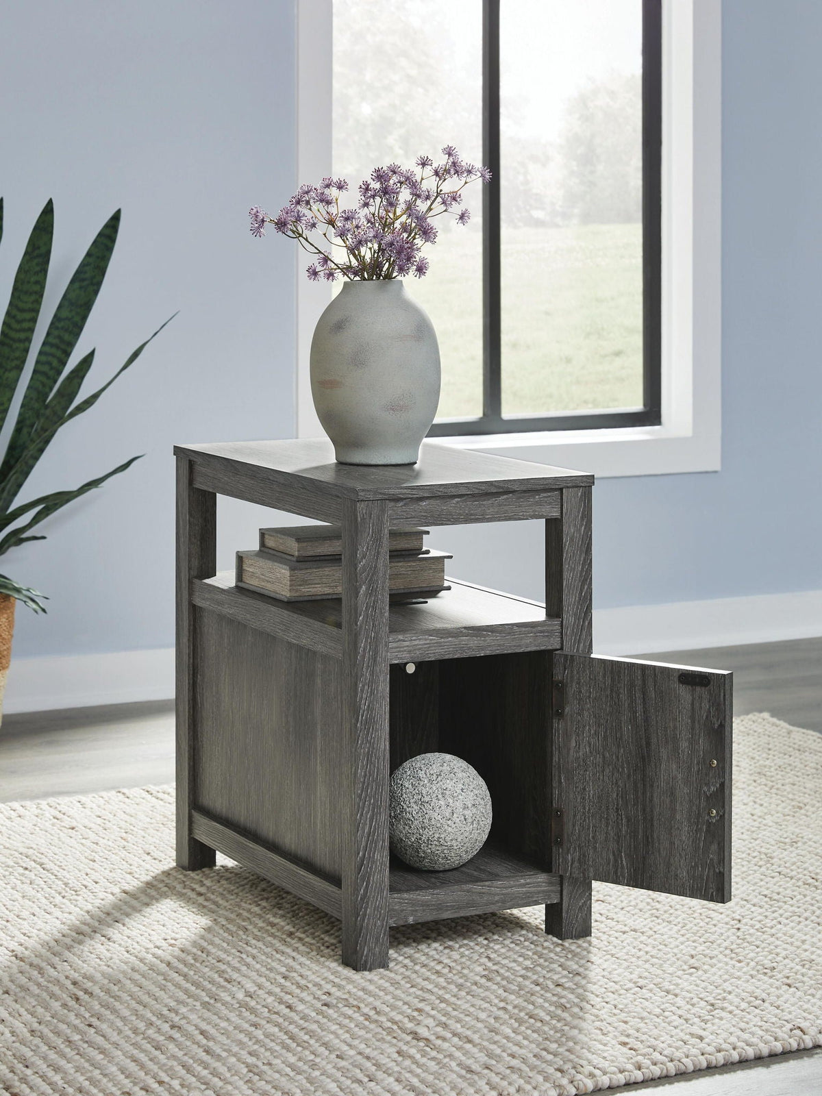 Fendenmore - Chair Side End Table, photo 13 of 21