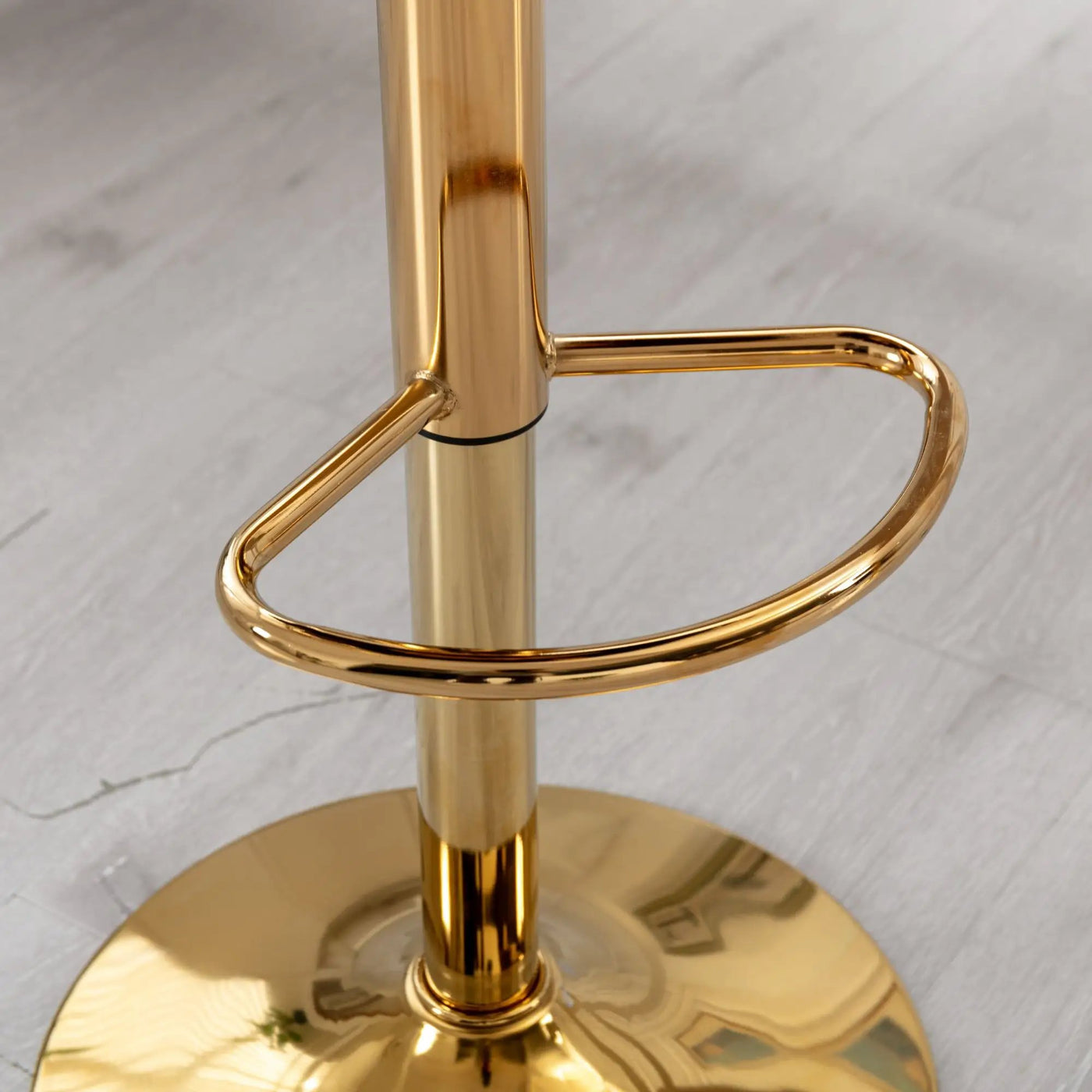 Unique Design Bar Chair, 360 Degree Rotation, Adjustable Height, Suitable For Dining Room And Bar by HouseOfZazla