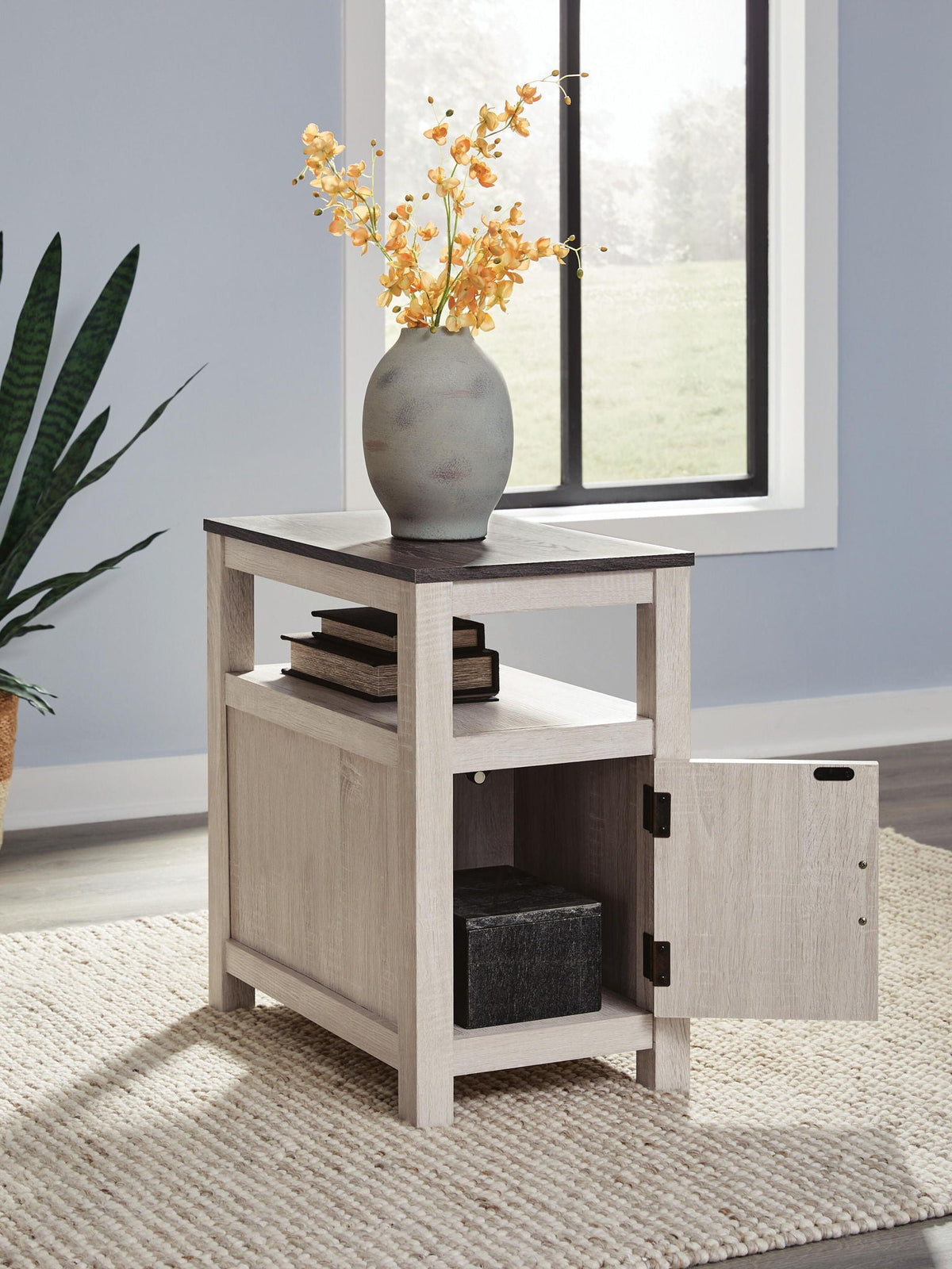 Fendenmore - Chair Side End Table, photo 14 of 21