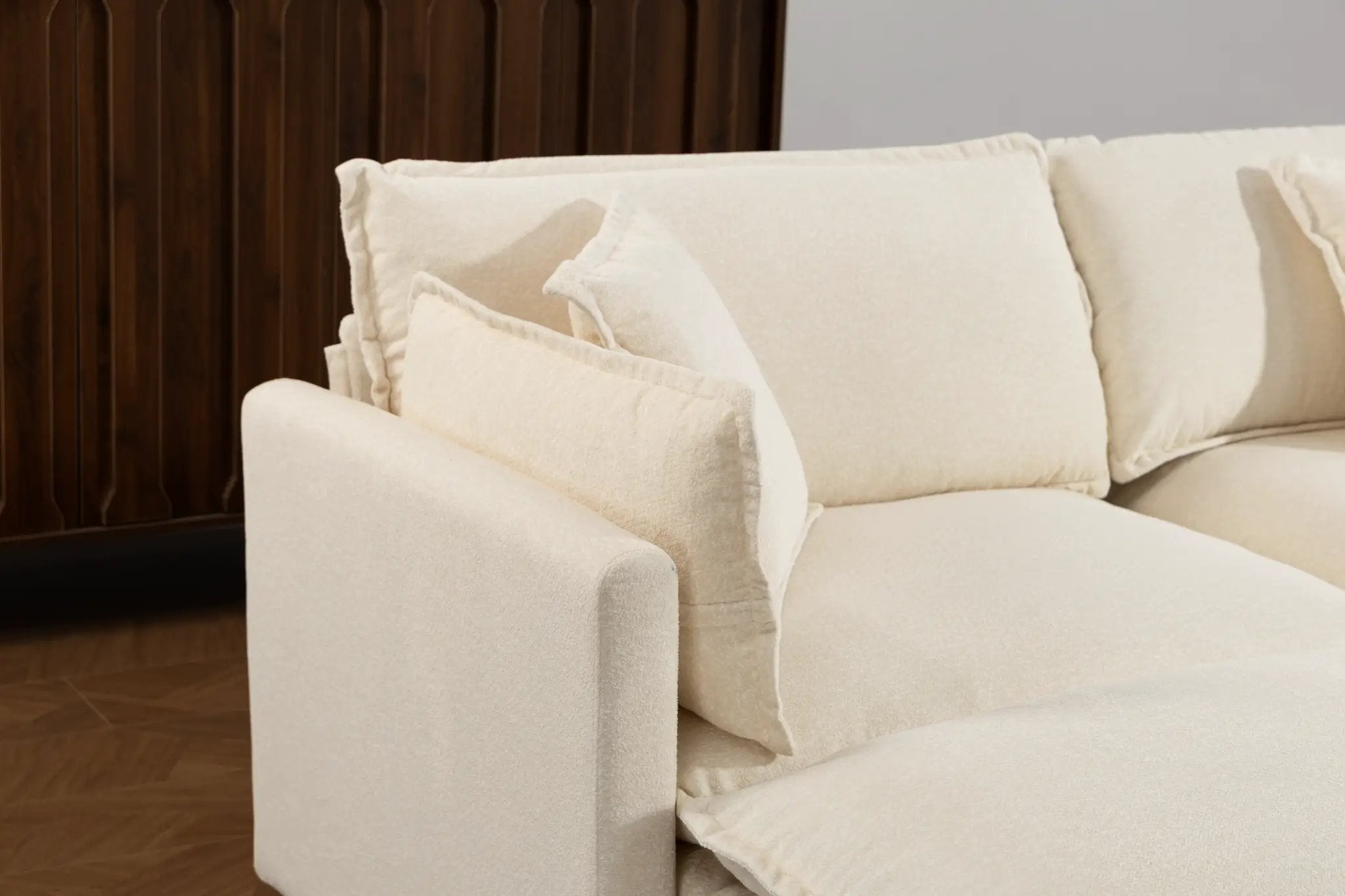 Modern 4-Seater Sectional Sofa with 2 Ottomans by HouseOfZazla