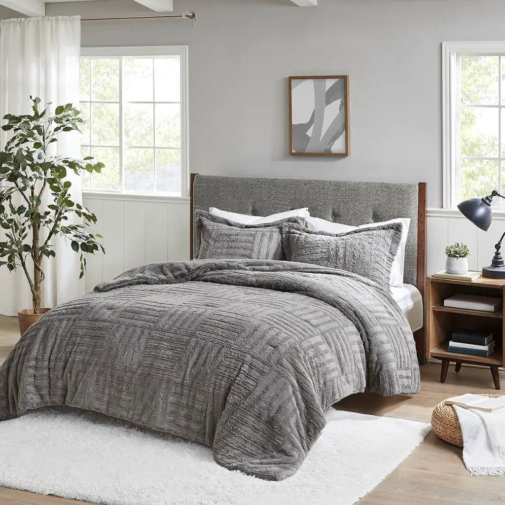 King/Cal King Faux Fur Down Alternative Comforter Mini Set by HouseOfZazla