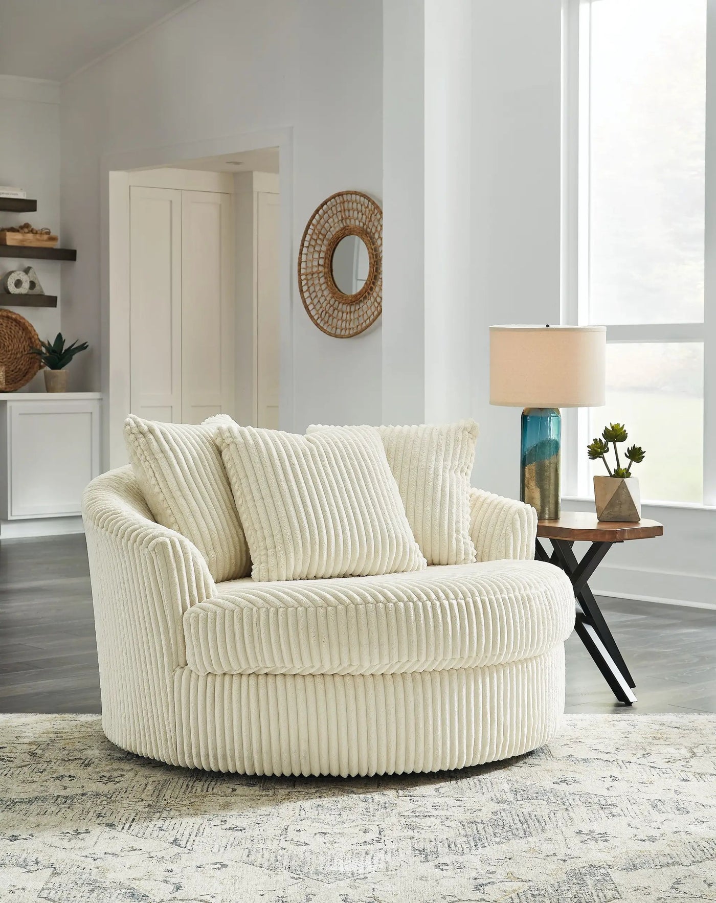 Lindyn - Oversized Swivel Accent Chair by Unique Piece Furniture