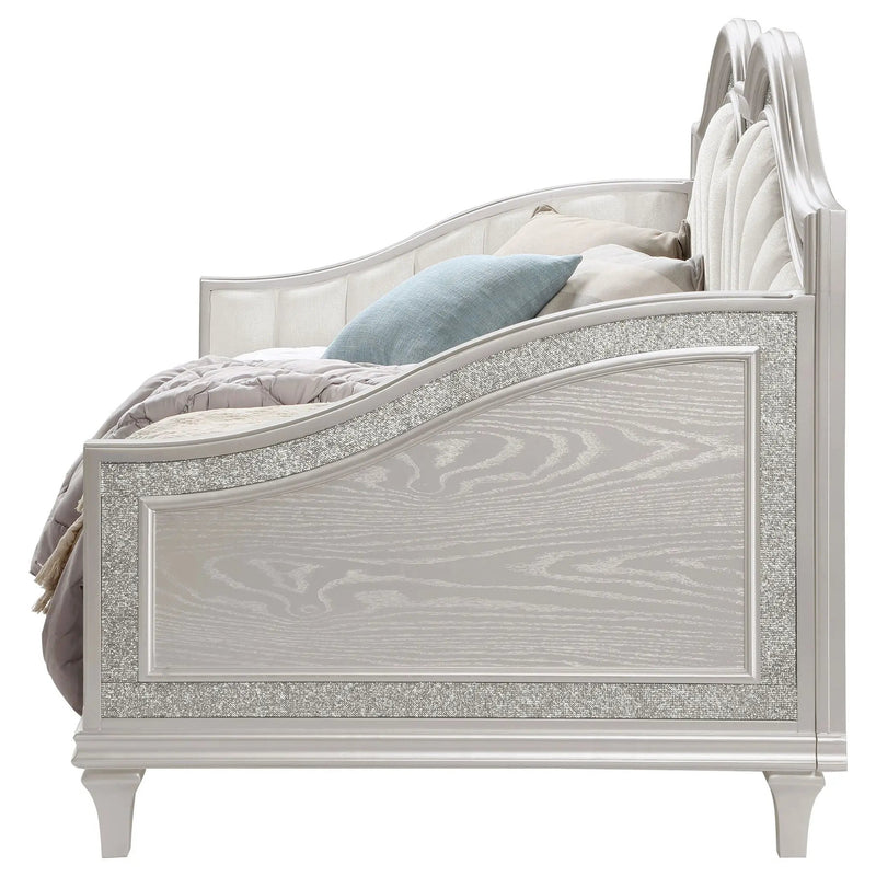 Evangeline Upholstered Twin Daybed Silver Oak by Unique Piece Furniture