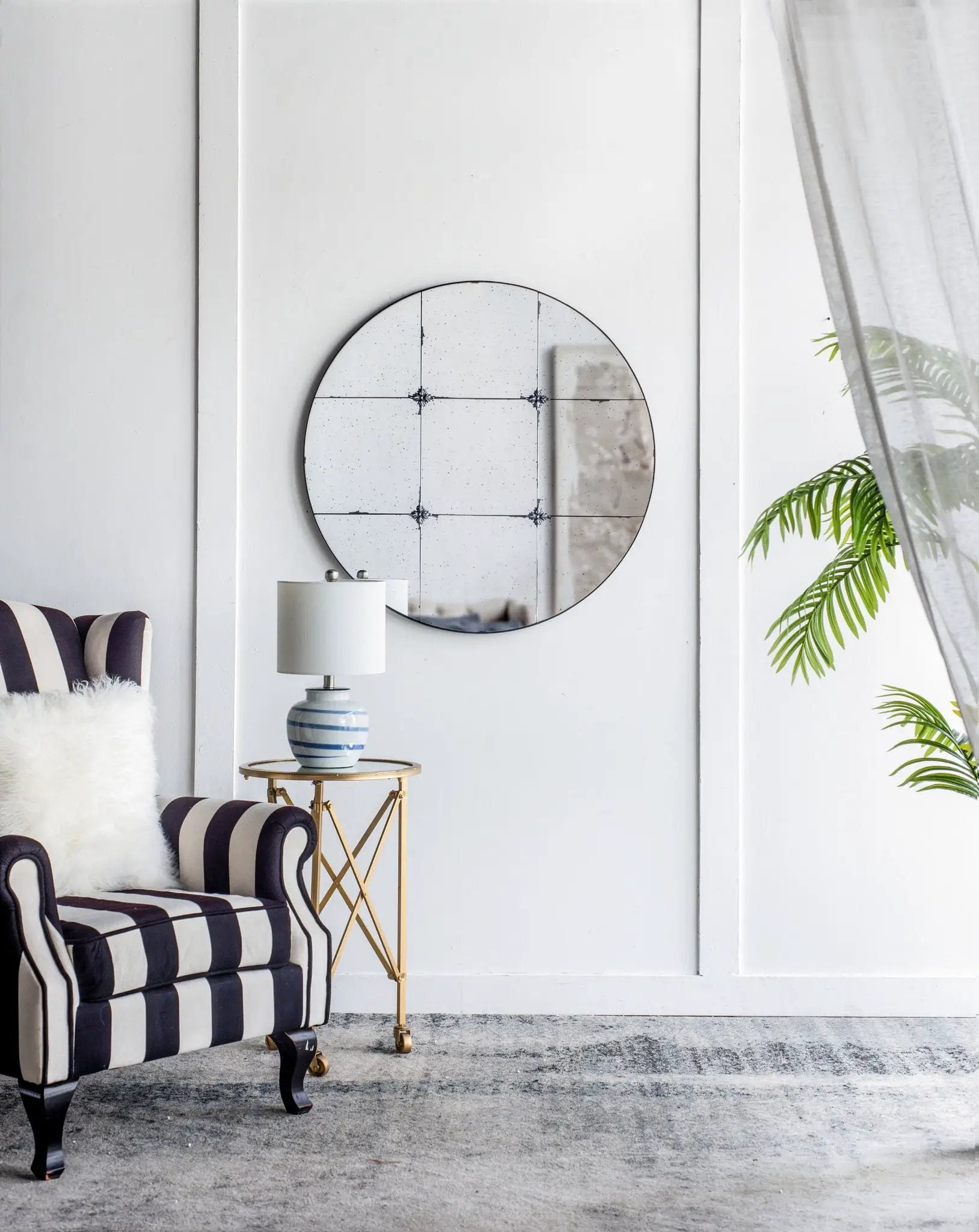 Traditional Decor Style Round Antique Glass Wall Mirror, Wall Decor For For Bathroom Entryway Console Lean Against Wall - Black by Unique Piece Furniture