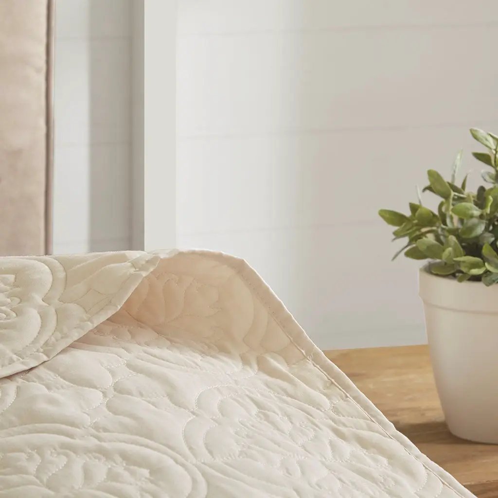 3 Piece Reversible Bedspread Set Cream King/Cal King by HouseOfZazla