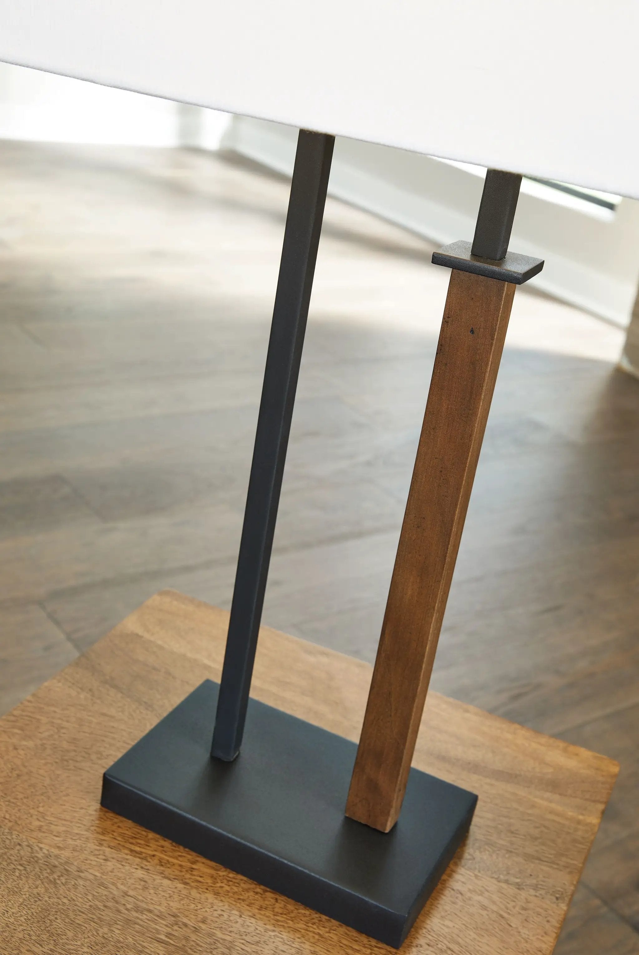 Voslen - Metal Table Lamp (Set of 2) - Black / Brown by Unique Piece Furniture