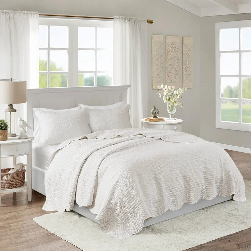3 Piece Reversible Scalloped Edge Quilt Set White King/Cal King by HouseOfZazla