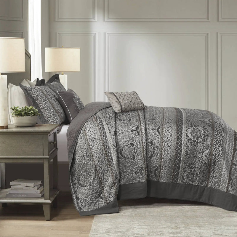 5-Piece Queen 5 Piece Reversible Jacquard Bedspread Set by HouseOfZazla