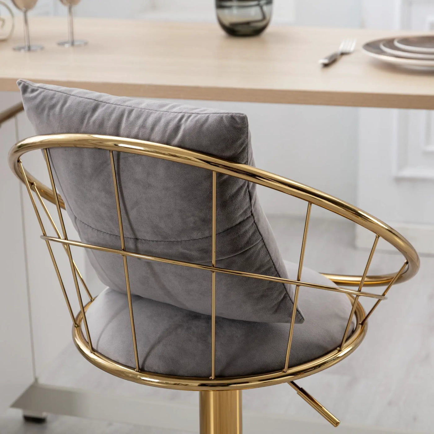 Unique Design Bar Chair, 360 Degree Rotation, Adjustable Height, Suitable For Dining Room And Bar by HouseOfZazla