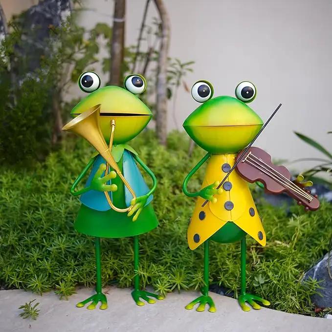 HONGLAND Frog Metal Yard Art - Metal Frog Outdoor Statue - Frog Garden Decorations - 3D Frog Figurine - Christmas Holiday Lawn Patio Yard Garden Decor Gardening Gifts for Women (Violin) by GreenHaven Gardens