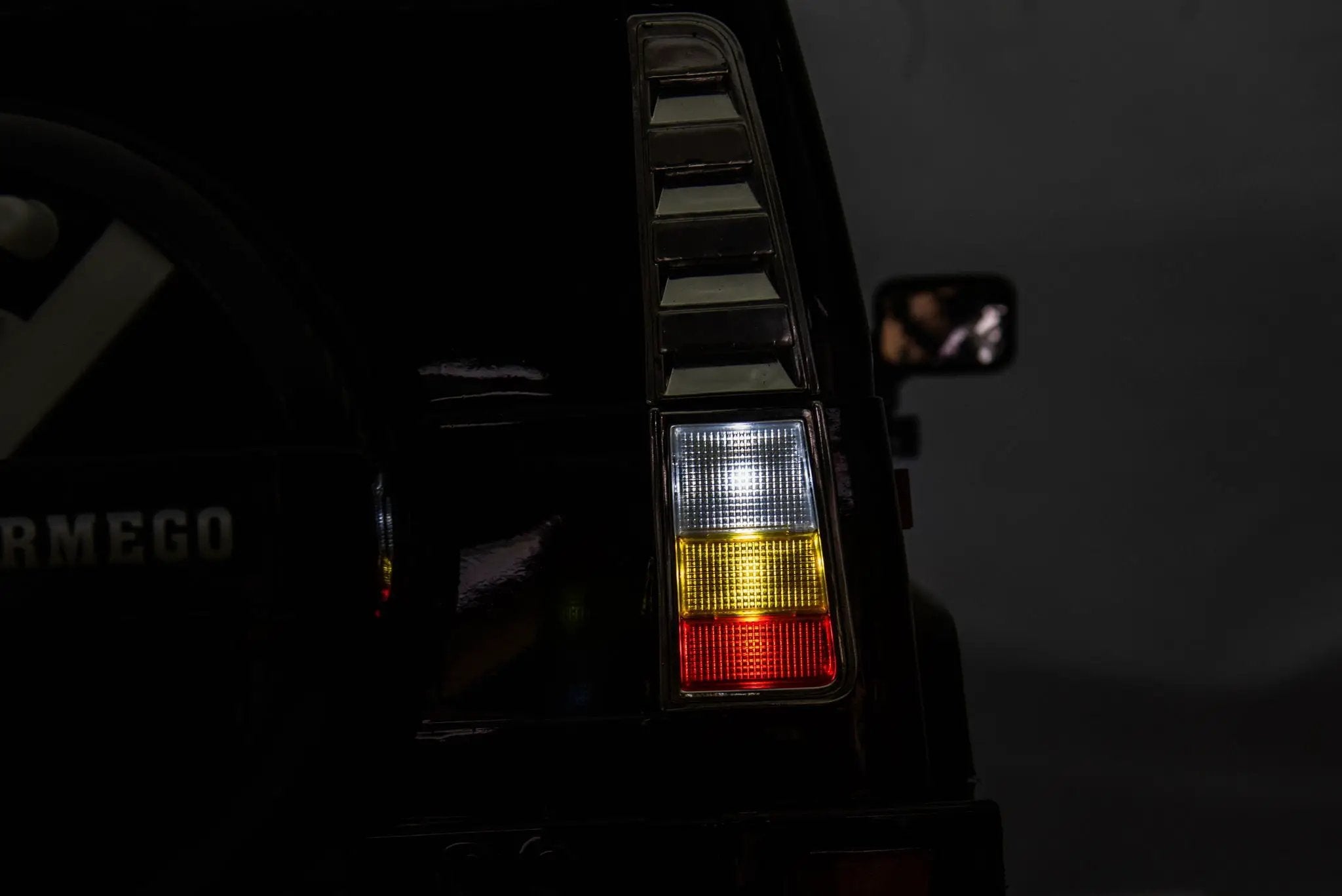12V7A 30W*2 Four-Wheel Drive Seat One Button Start, Forward And Backward, High And Low Speed, Music, Front Light, Power Display, Two Doors Can Open, 2.4G R / C, Seat Belt Four Wheel Absorber by HouseOfZazla