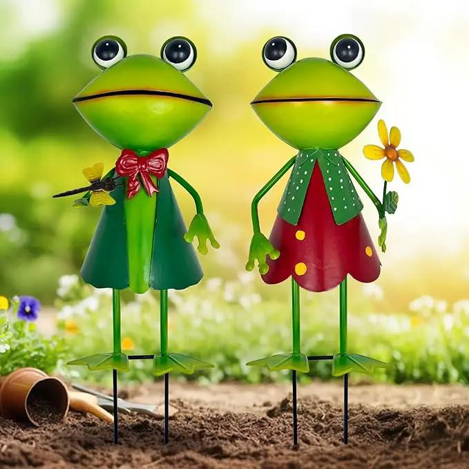 HONGLAND Frog Metal Yard Art - Cute Frogs Garden Decor for Outside - 3D Frog Figurines Outdoor Statues for Lawn Patio Pathway Yard Holiday (with Flower) by GreenHaven Gardens