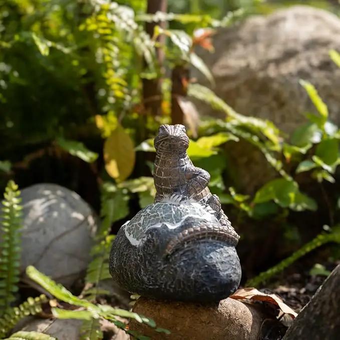 Solar Garden Outdoor Statues Lizard with LED Lights - Lawn Decor Lizard Statue for Patio, Balcony, Yard Ornament - Unique Housewarming Gifts by GreenHaven Gardens