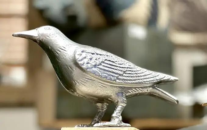 NACH Cast Iron Crow Statue, Head Up Raven, Large Garden Statues, Crow Garden Sculpture, Bird Figurines Home Decor, Raven Decor, Antique Metal Bird Statue, 4.5 x 11 x 3.5 inches, JS-90-7118AM by GreenHaven Gardens