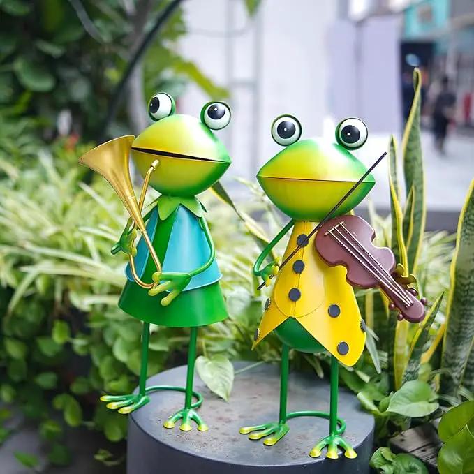 HONGLAND Frog Metal Yard Art - Metal Frog Outdoor Statue - Frog Garden Decorations - 3D Frog Figurine - Christmas Holiday Lawn Patio Yard Garden Decor Gardening Gifts for Women (Violin) by GreenHaven Gardens