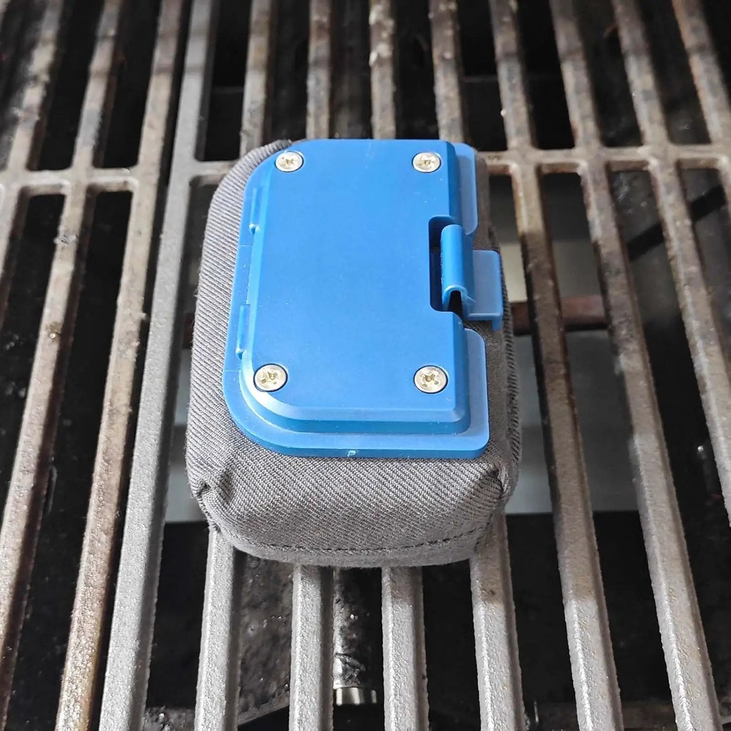 Blue Grill Brush Bristle Free, Replaceable BBQ Cleaning Head Accessories Cleaner, Black Wavy Pad Perfect for Stainless Steel, Porcelain, Cast Iron Grates Round Rectangle Grates by GreenHaven Gardens