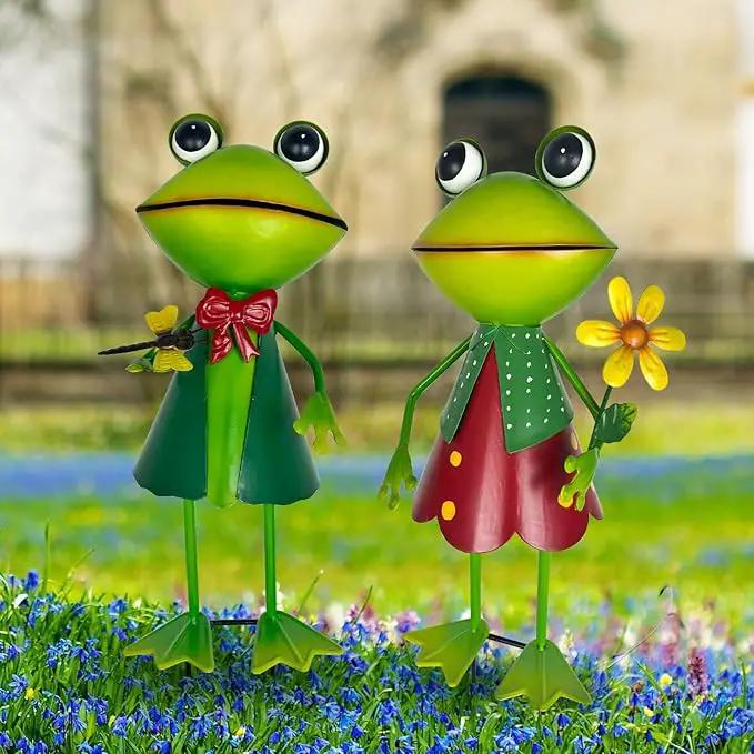 HONGLAND Frog Metal Yard Art - Cute Frogs Garden Decor for Outside - 3D Frog Figurines Outdoor Statues for Lawn Patio Pathway Yard Holiday (with Flower) by GreenHaven Gardens