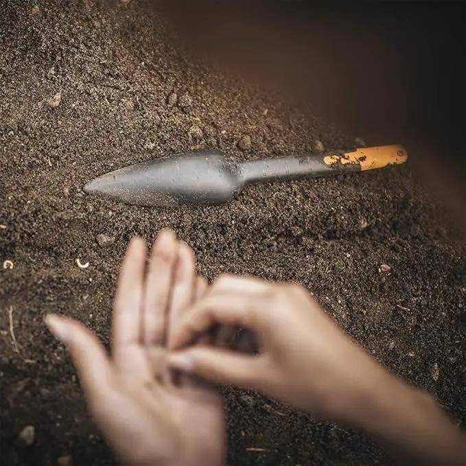 Fiskars 340110-1001 Seed Planting Trowel, Black by GreenHaven Gardens