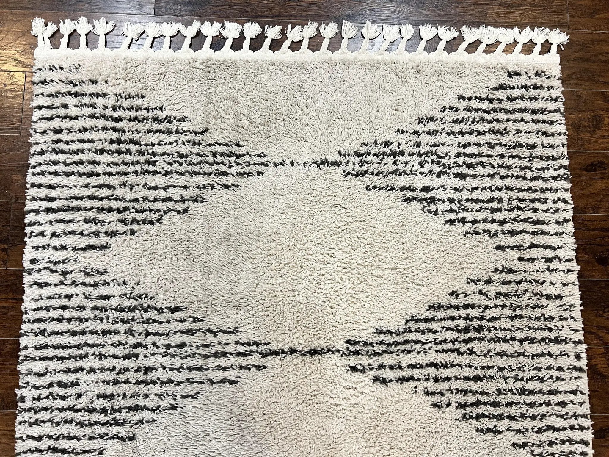 Shag Rug 5x8, Off White and Black Modern Contemporary Shag Area Rug, Moroccan Style Rug 5 x 8 ft, Medium Sized Rug, nuLoom Rug by Jewel Rugs
