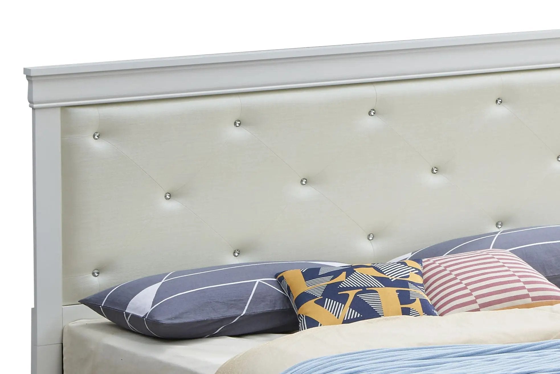 Chic Elegantly Designed Transitional Bed by Unique Piece Furniture