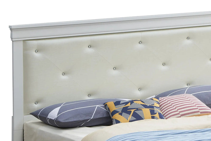 Chic Elegantly Designed Transitional Bed by Unique Piece Furniture