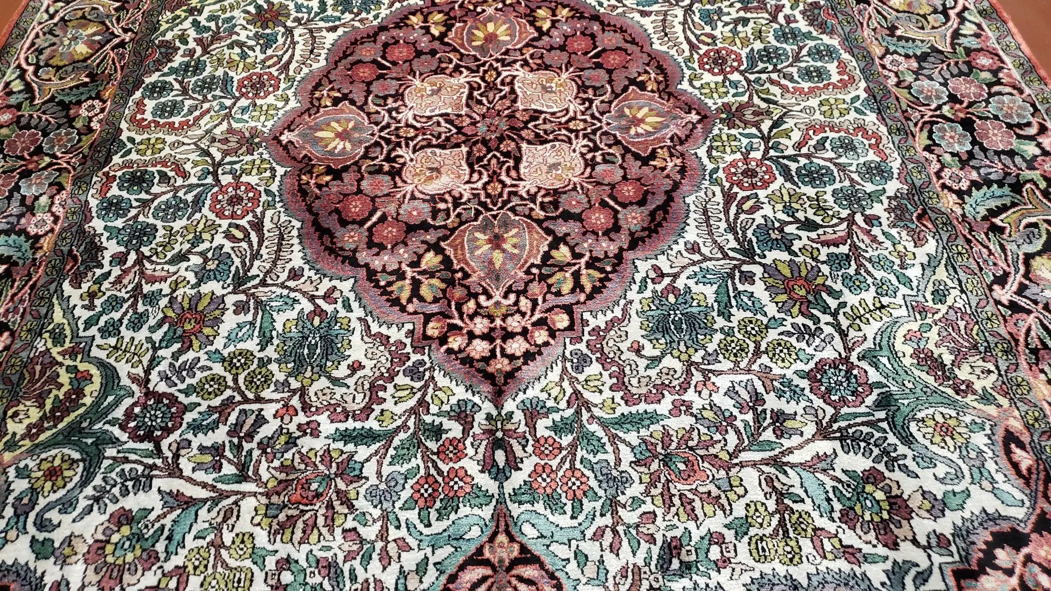 Indian Kashmiri Silk Rug 6x10, Ivory, Floral Medallion by Jewel Rugs