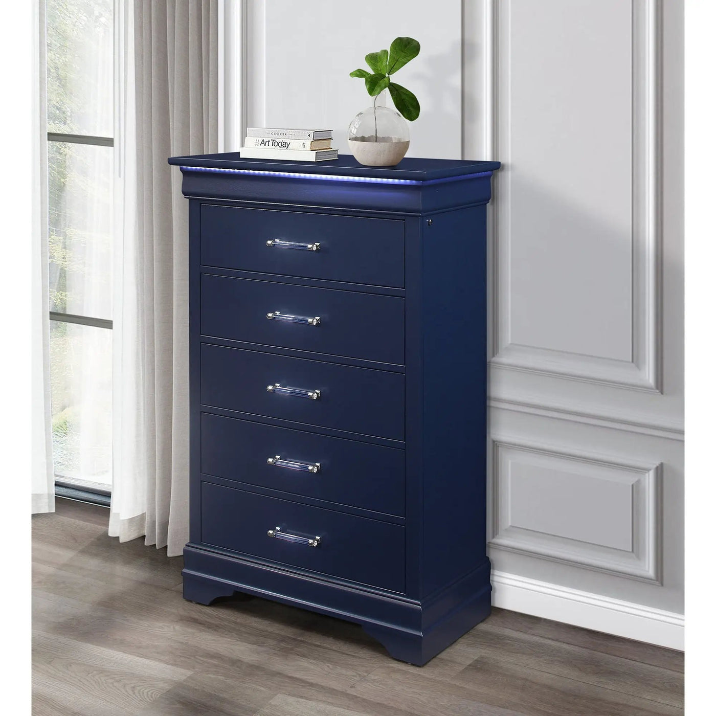 Charlston - Chest With LED by HouseOfZazla