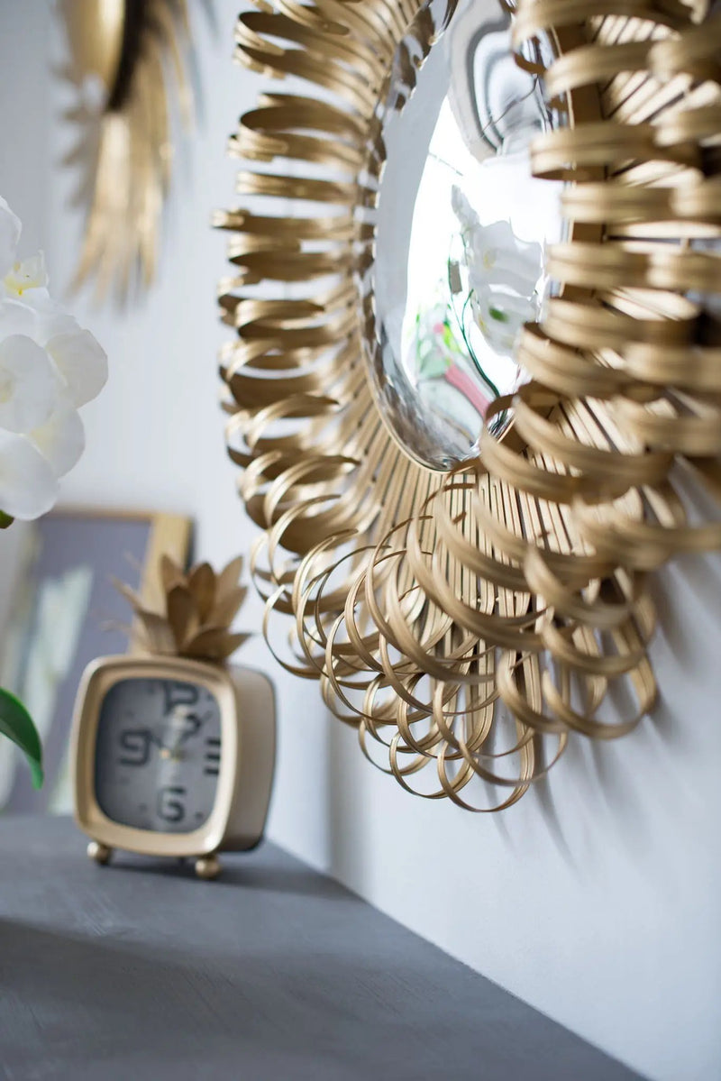 Sunburst Design Wall Mirror Decorative en For Entryway, Modern Living Room - Gold by Unique Piece Furniture