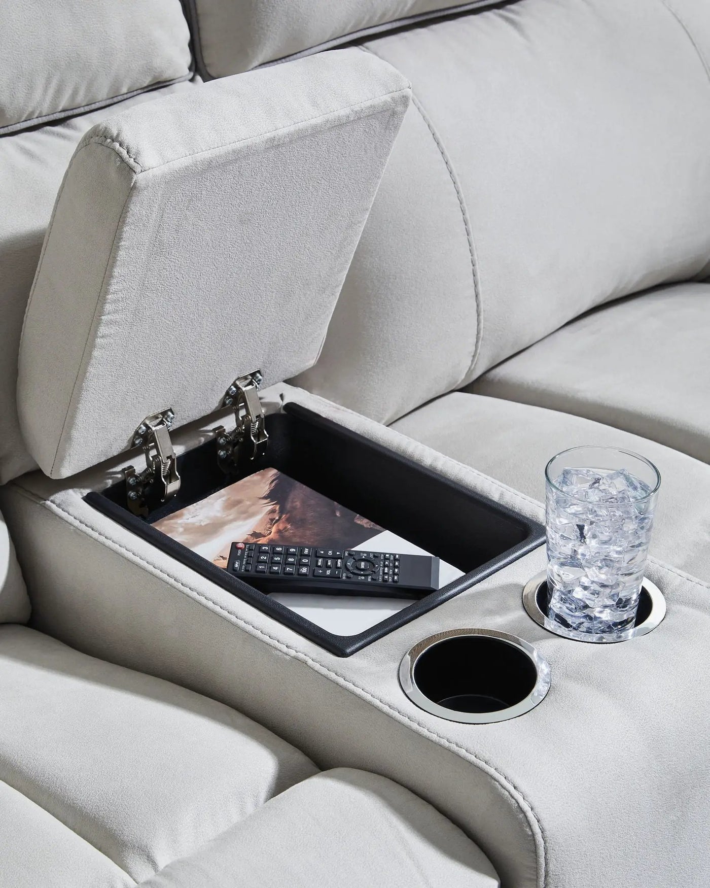 Social Pointe - Reclining Sectional by Unique Piece Furniture