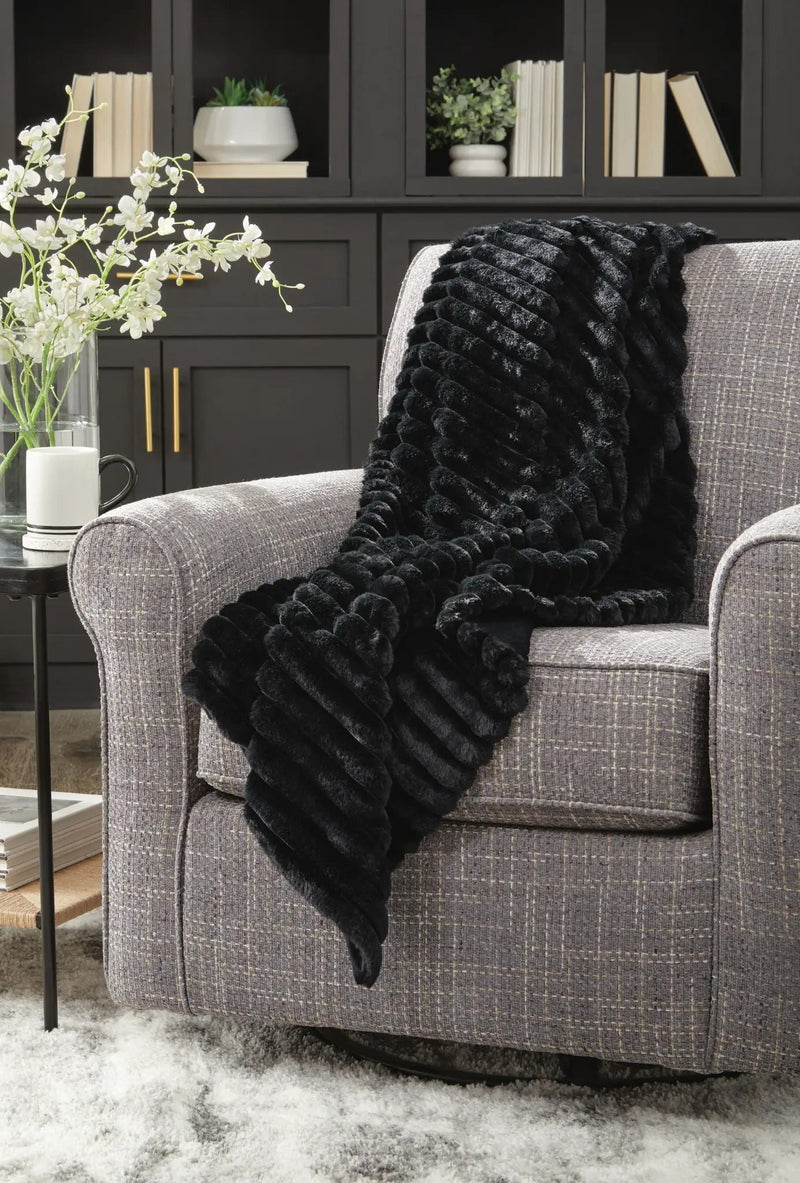 Alsonwell - Throw by Unique Piece Furniture