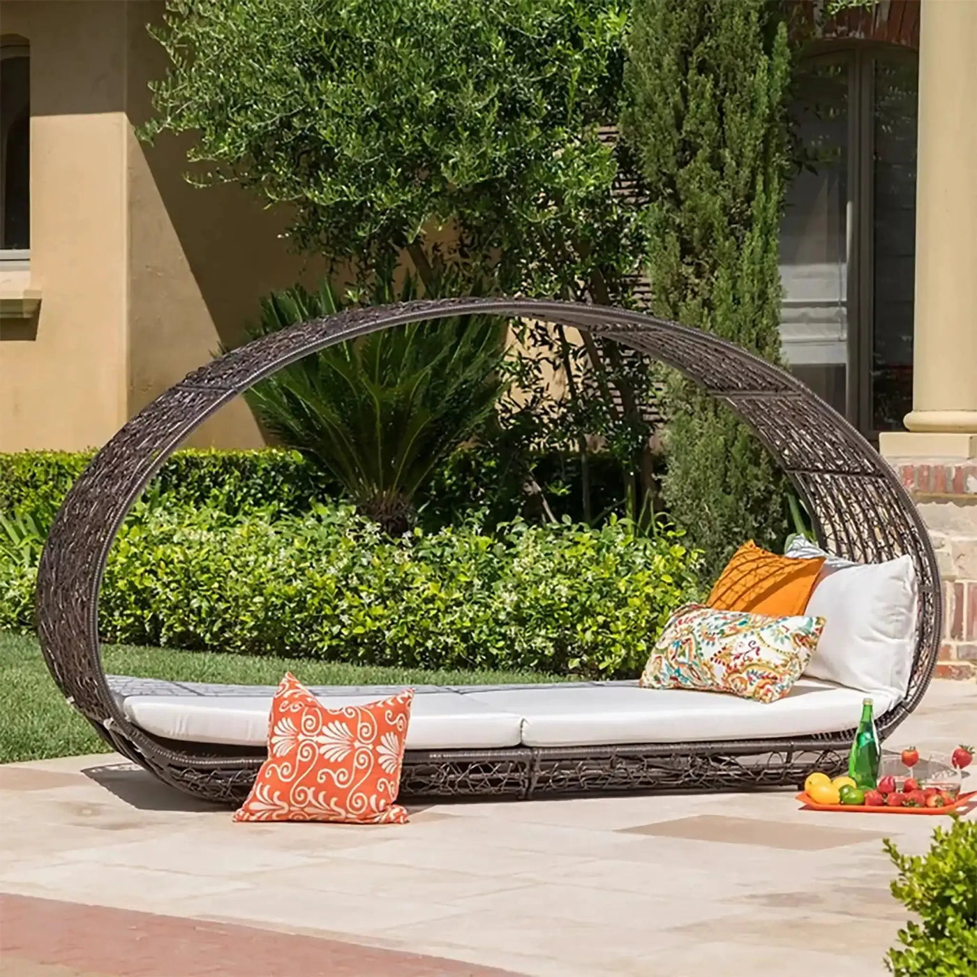 Abigal Outdoor Wicker Daybed With Cushion by HouseOfZazla