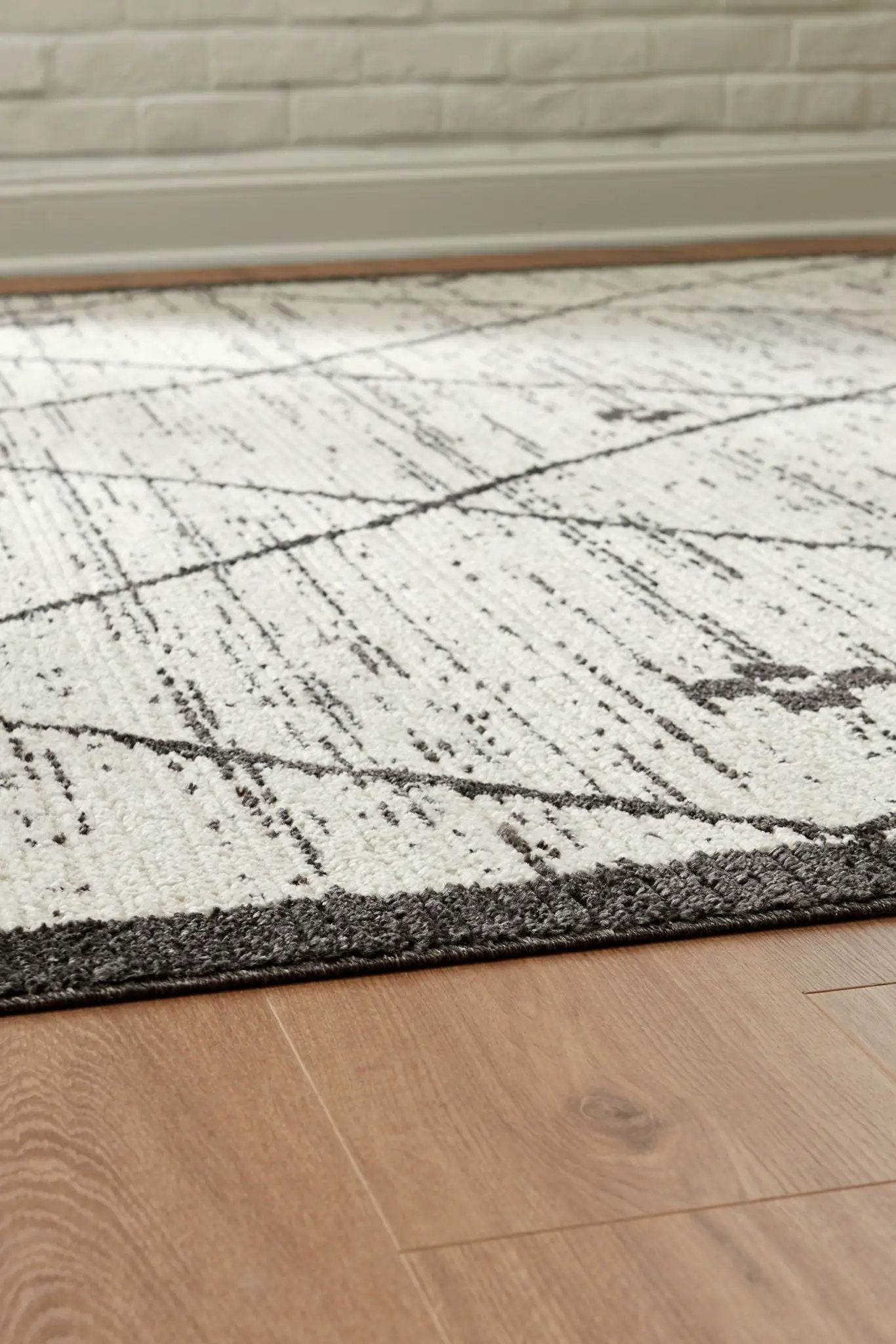 Fenriston - Rug by Unique Piece Furniture