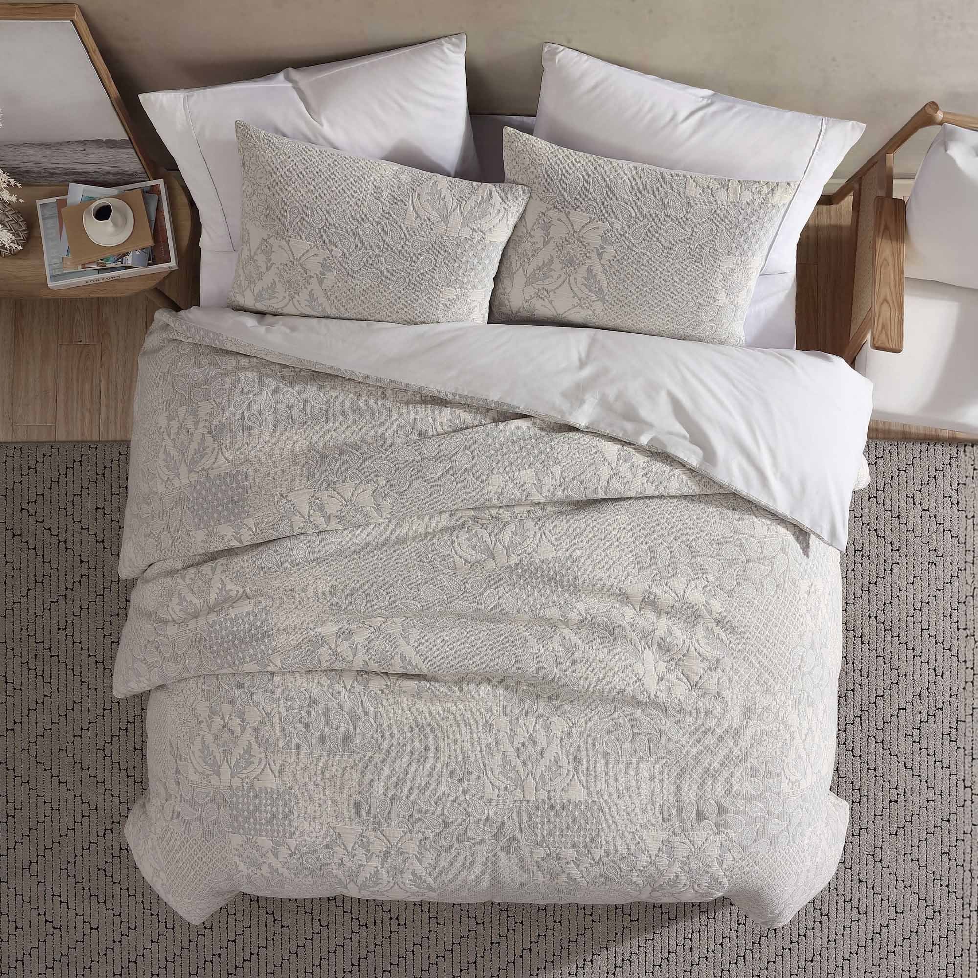 Paisley 3 Piece Ivory Cotton Matelassé Comforter Set by HouseOfZazla