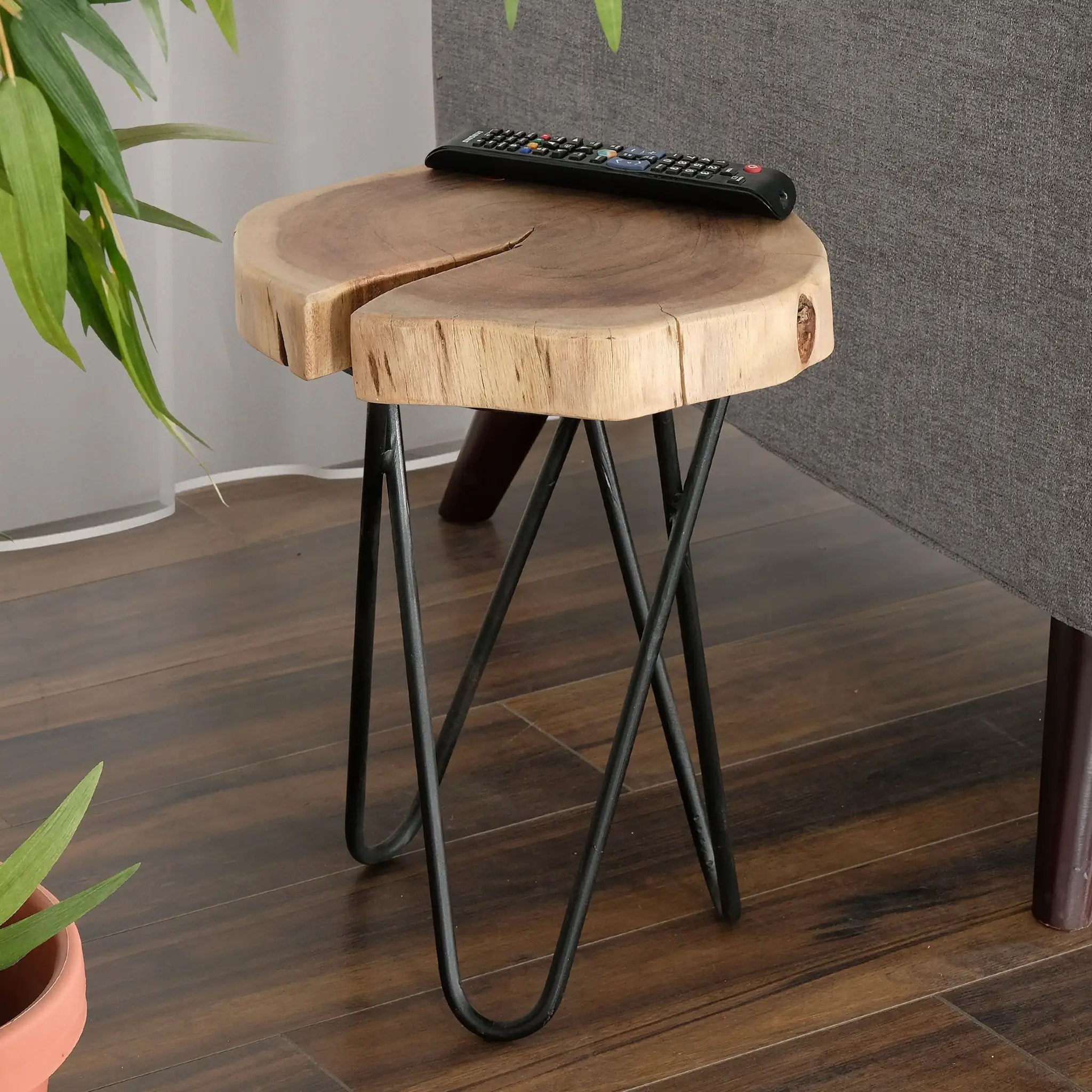 Rustic Accent Round Table With Iron Hairpin Legs by HouseOfZazla