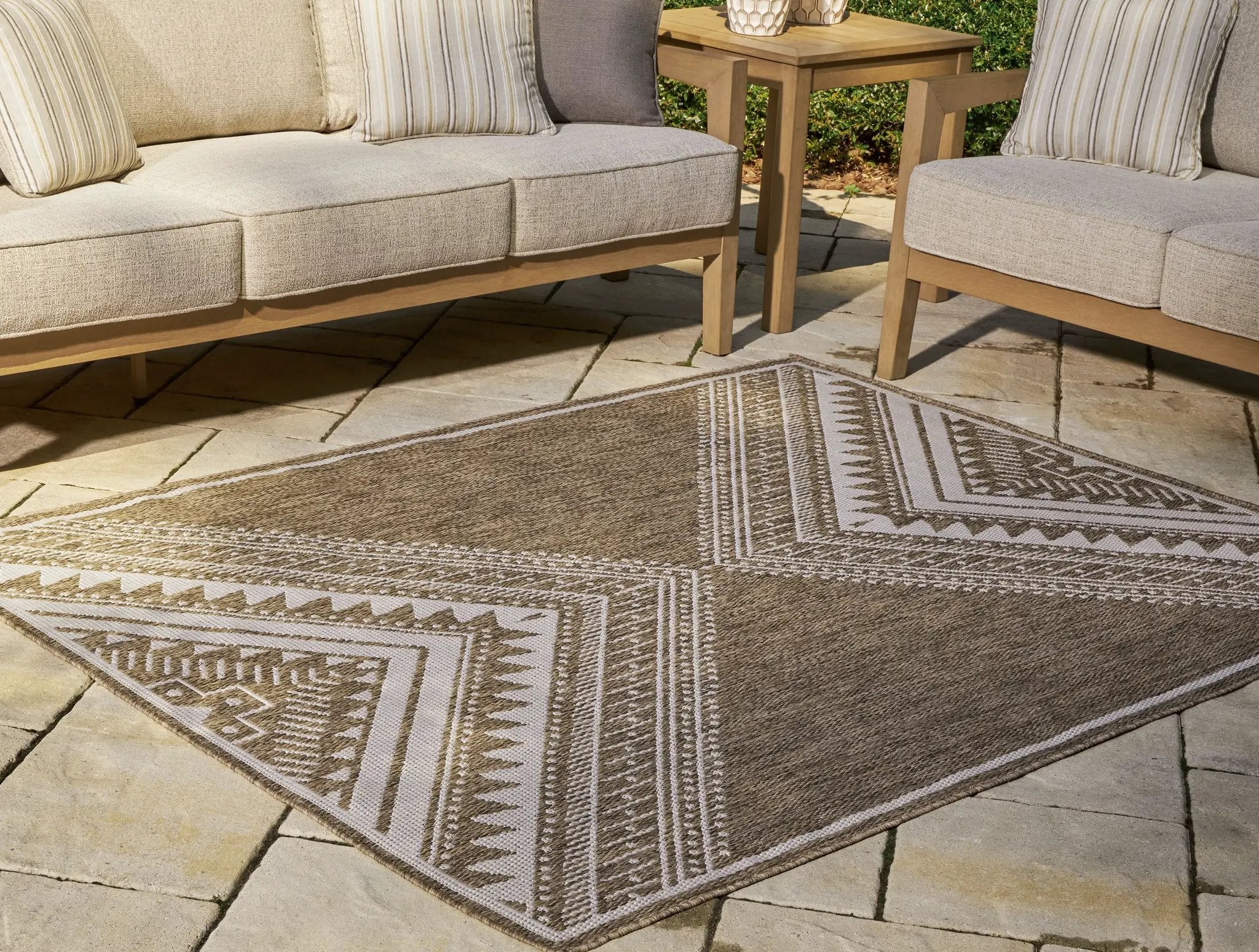 Dunsler - Rug by Unique Piece Furniture