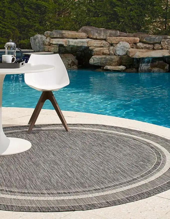 Unique Loom Outdoor Border Collection Area Rug - Soft Border (7' 10" Round, Black/ Ivory) by GreenHaven Gardens