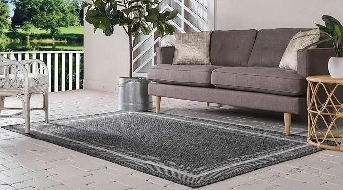 Unique Loom Outdoor Border Collection Area Rug - Soft Border (4' 1" x 6' 1" Rectangle, Black/ Ivory) by GreenHaven Gardens